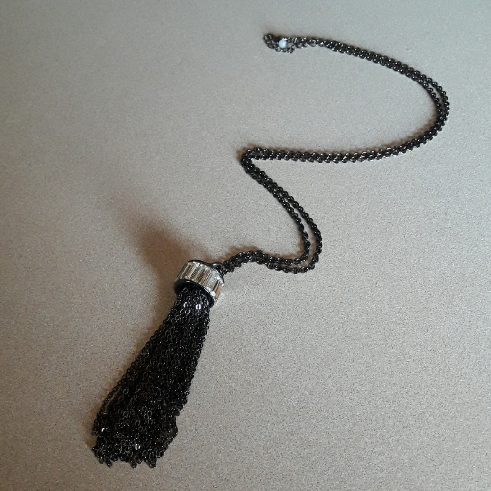 Avon Long Tassle Necklace